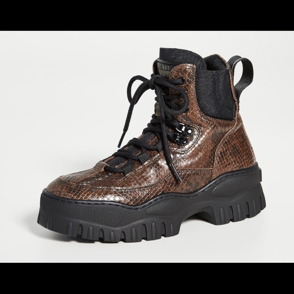 LAST stomp boots 39 fits sz 8